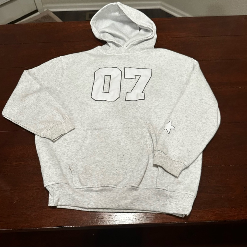Forever 21 Light Gray Hoodie with '07' and Star Design